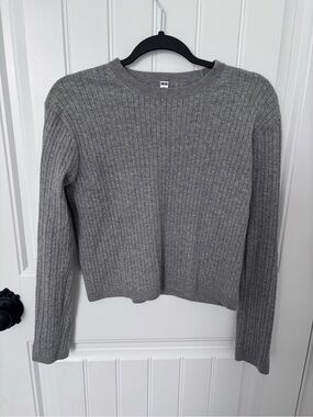 Uniqlo Grey Ribbed Crewneck Sweater